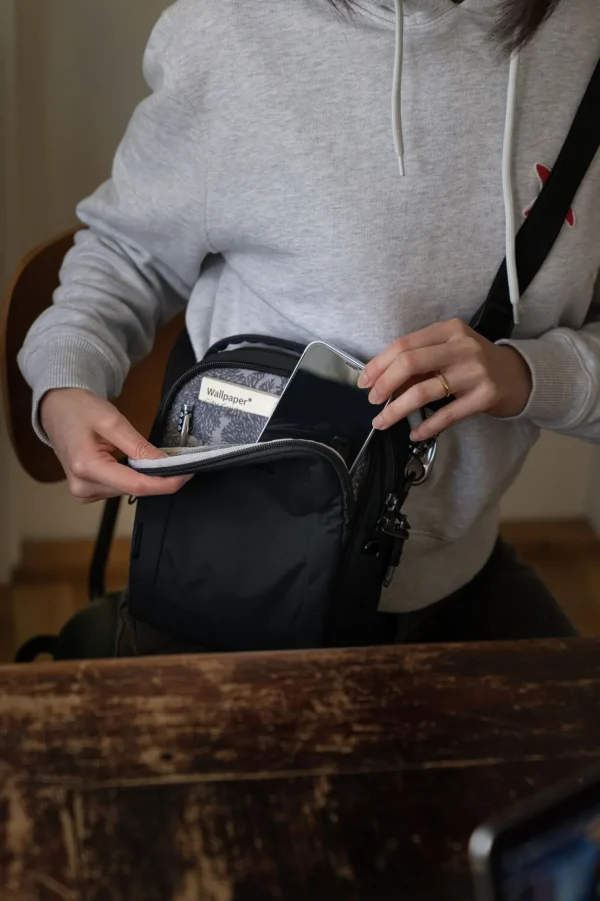 Pacsafe Metrosafe Ls100 Crossbody>Macpac Shop